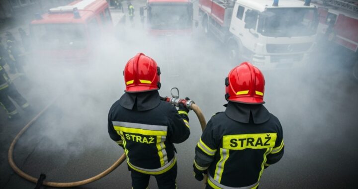 po--ar-poddasza-w-wejherowie--stra--acy-w-akcji-na-auto-1290