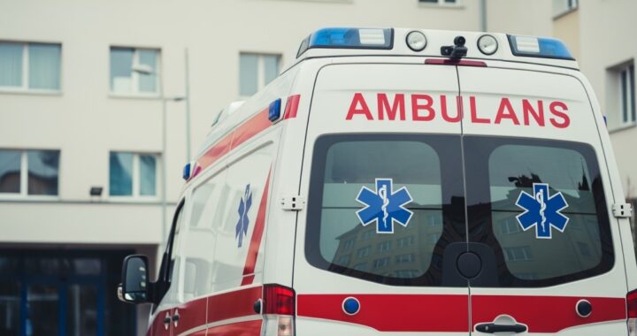 policjanci-z-rumi-uratowali-m----czyzn---na-wiaduk-auto-902